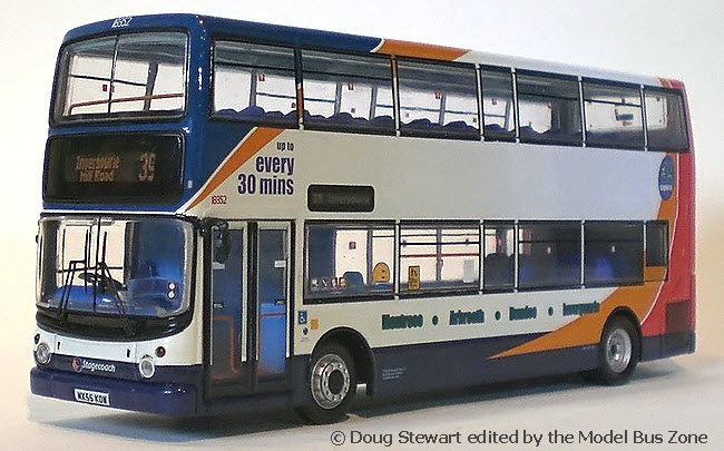 UKBUS 0025 front view