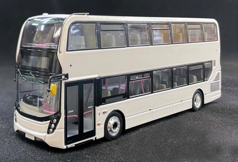 UKBUS0066 front view