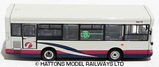 UKBUS 3002 off-side view
