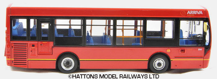 UKBUS 8009 off-side view