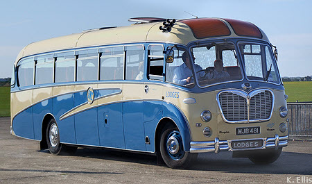 The fully restored Lodges Bedford SB Duple Vista at the 2007 Showbus Rally