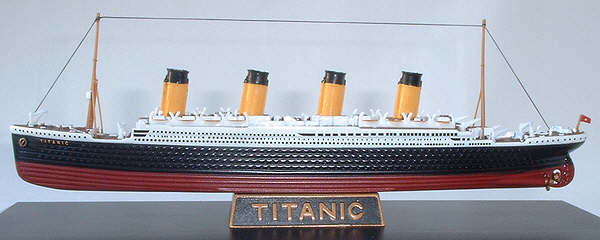 10001 R.M.S. Titanic port-side