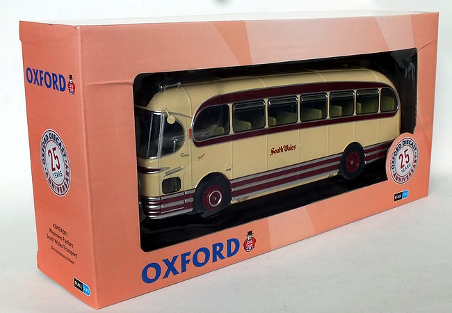 43WFA001 Oxford 25th Anniversary packaging front