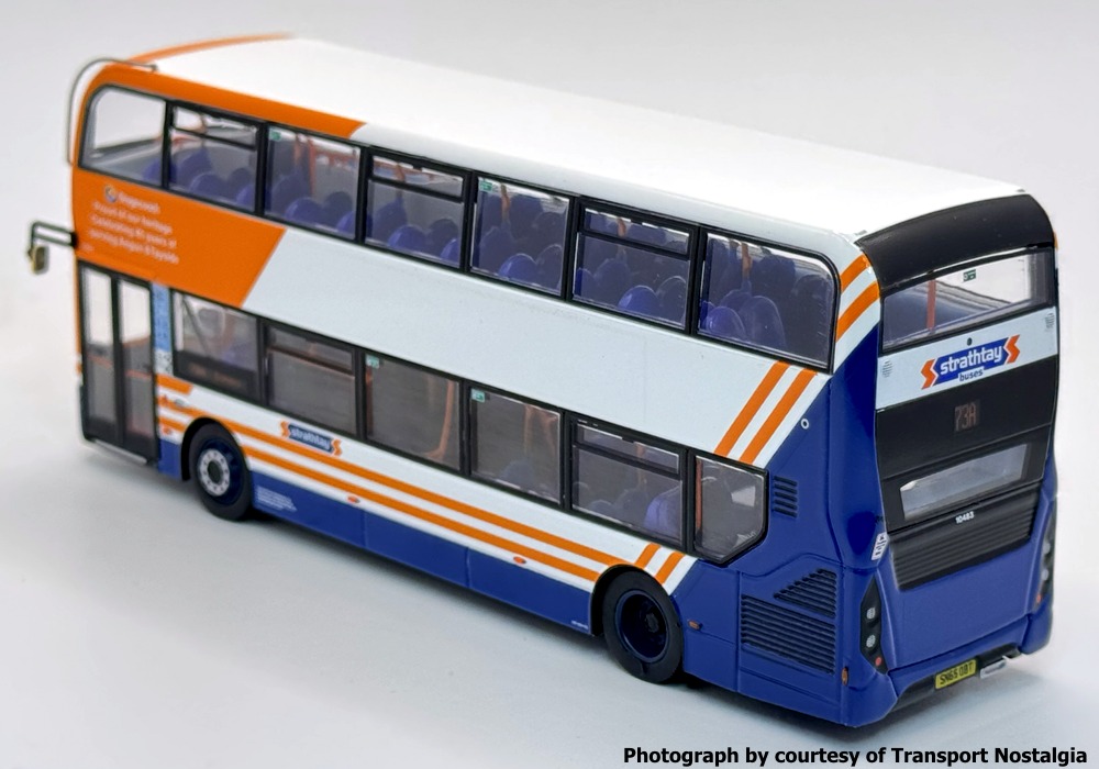 UKBUS0080 Rear nearside view