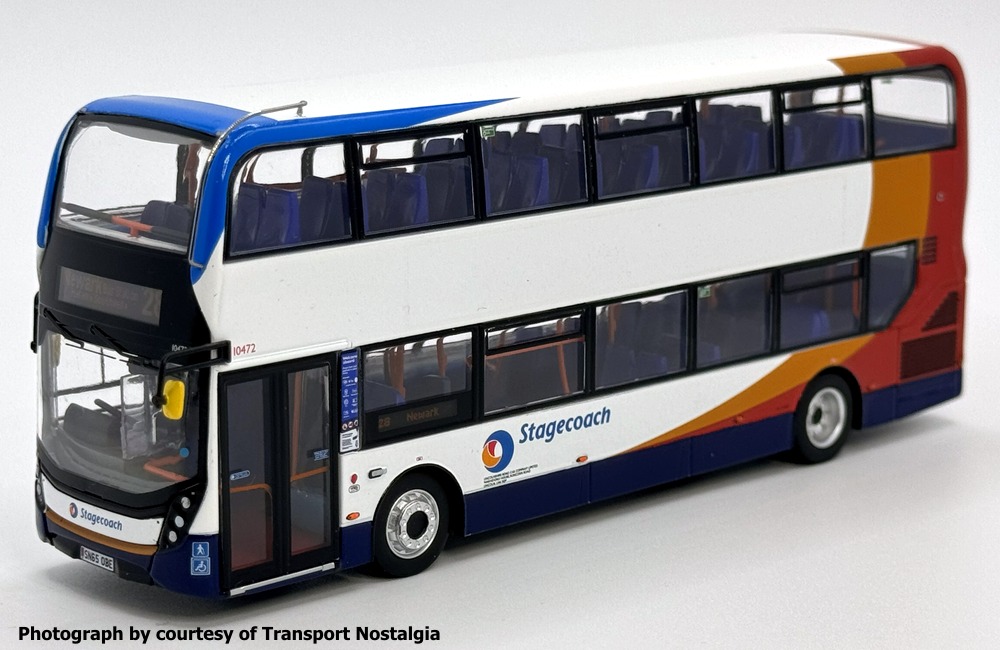 UKBUS0089 front nearside view
